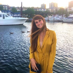 Meet your Posher, Abigail